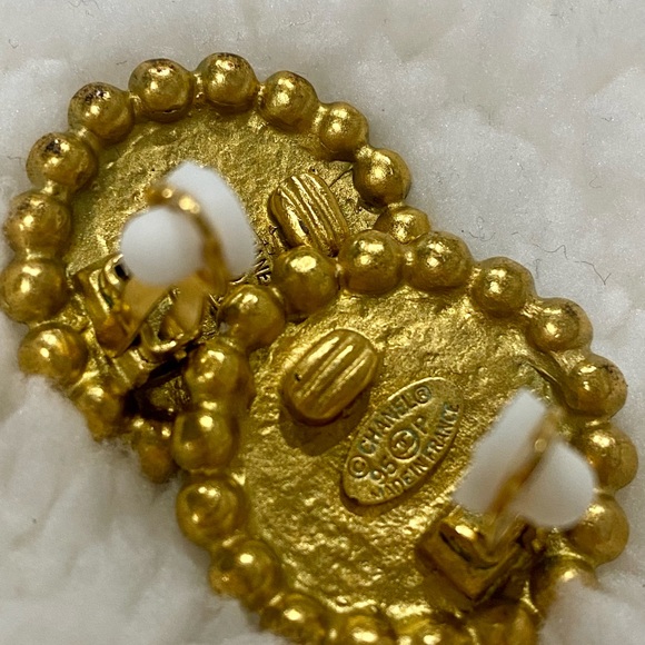 Chanel Vintage Logos Earrings Gold Black - Picture 3 of 4